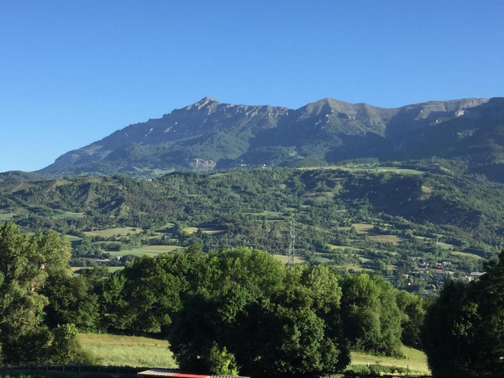 Appartement Offrant Une Magnifique Vue Des Montagnes Saint-Leger-les-Melezes Esterno foto